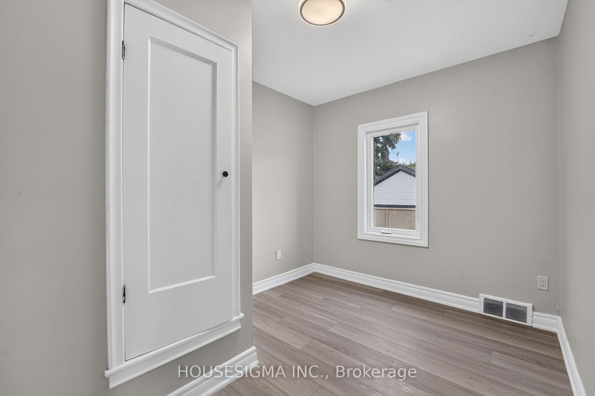 342 Carlton Street photo 13
