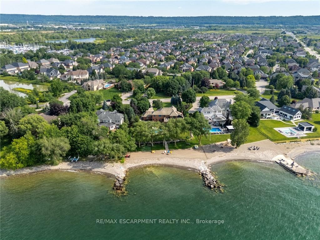 17 Lochside Drive photo 3