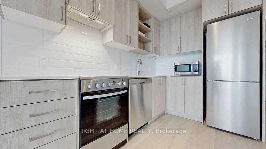 50 George Butchart Drive Unit 615 photo 9
