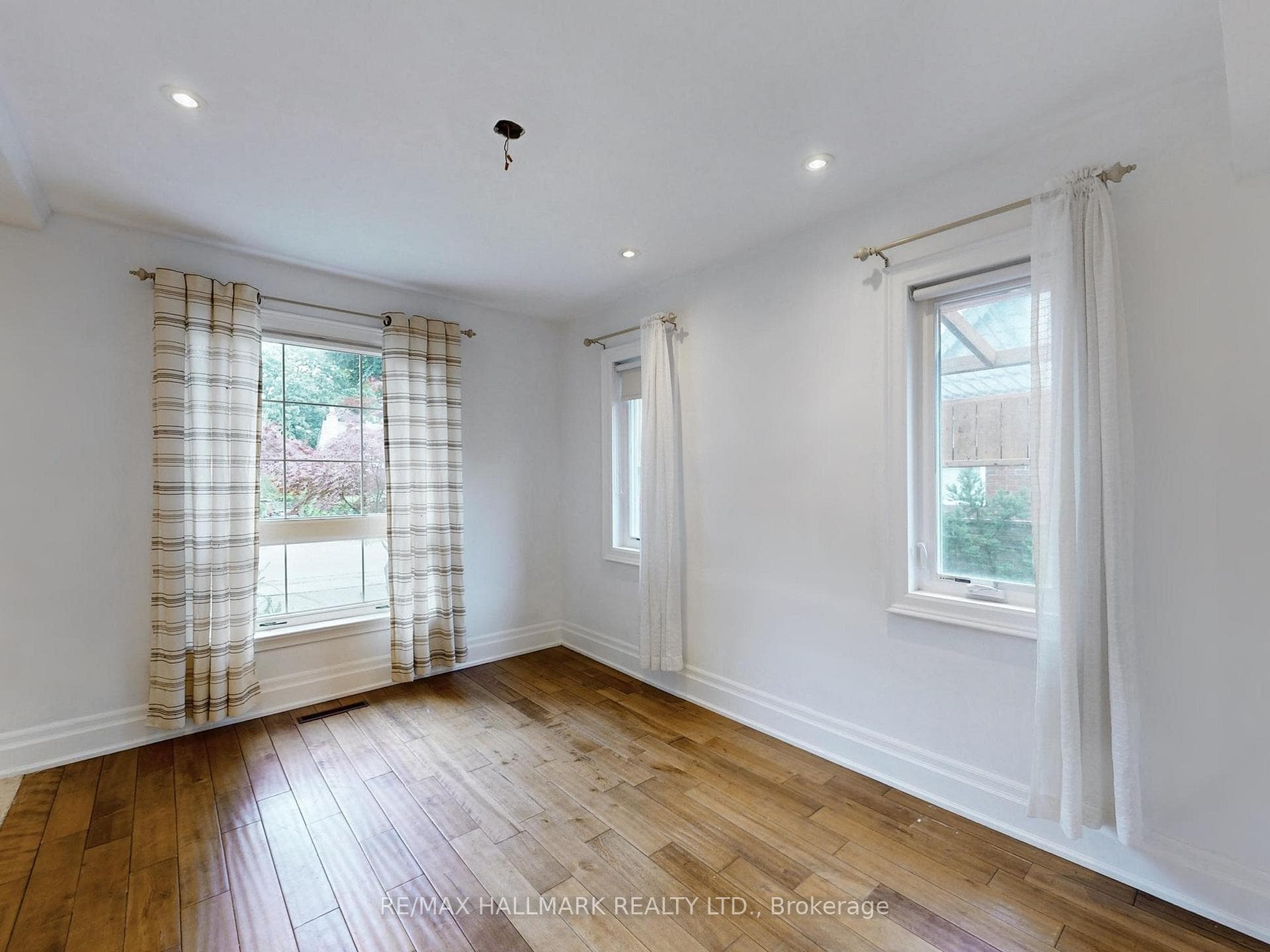 86 Ruggles Avenue photo 5