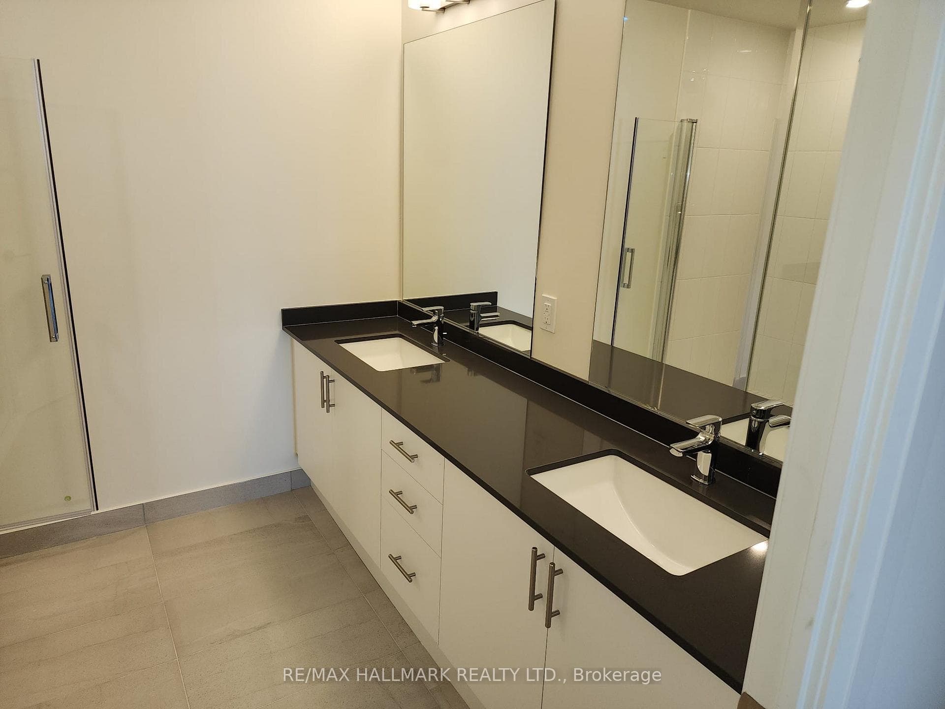 8690 Jane Street Unit 314 photo 5