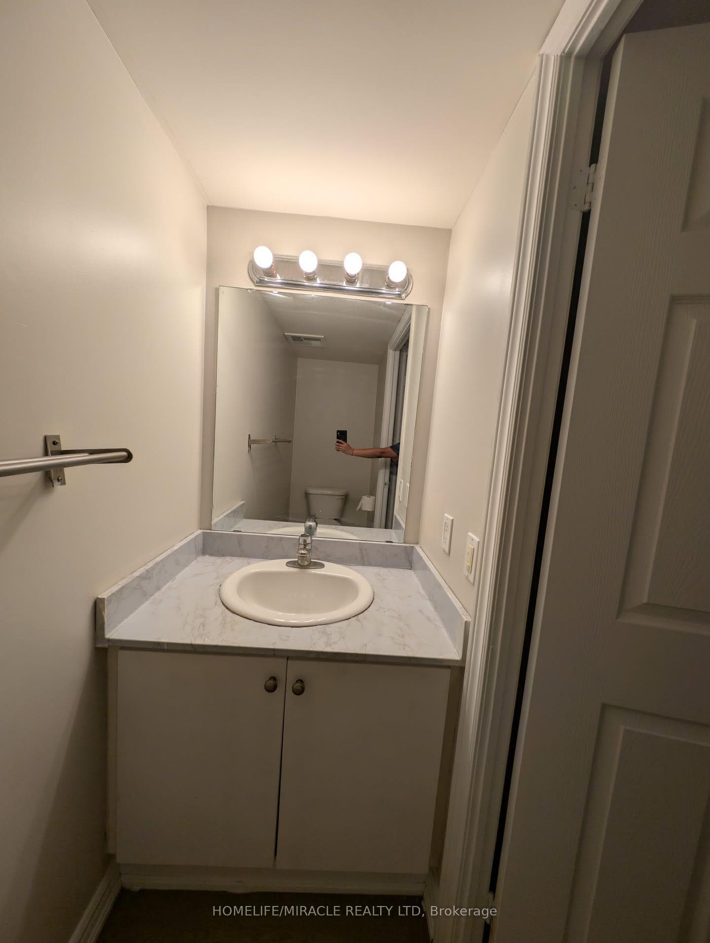 225 Wellesley Street Unit 607 photo 26
