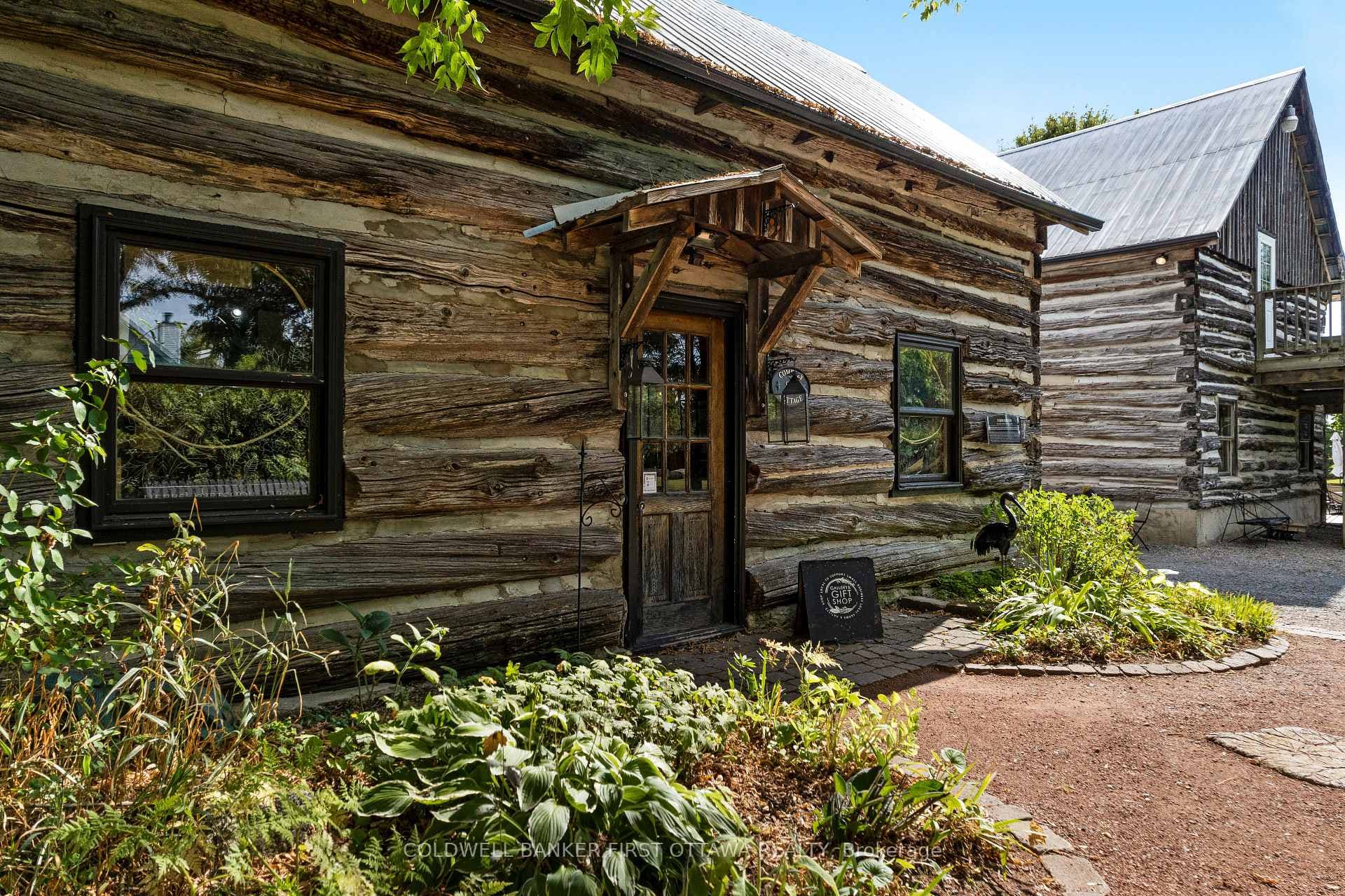 Comfrey Cottage - gift shop/art gallery