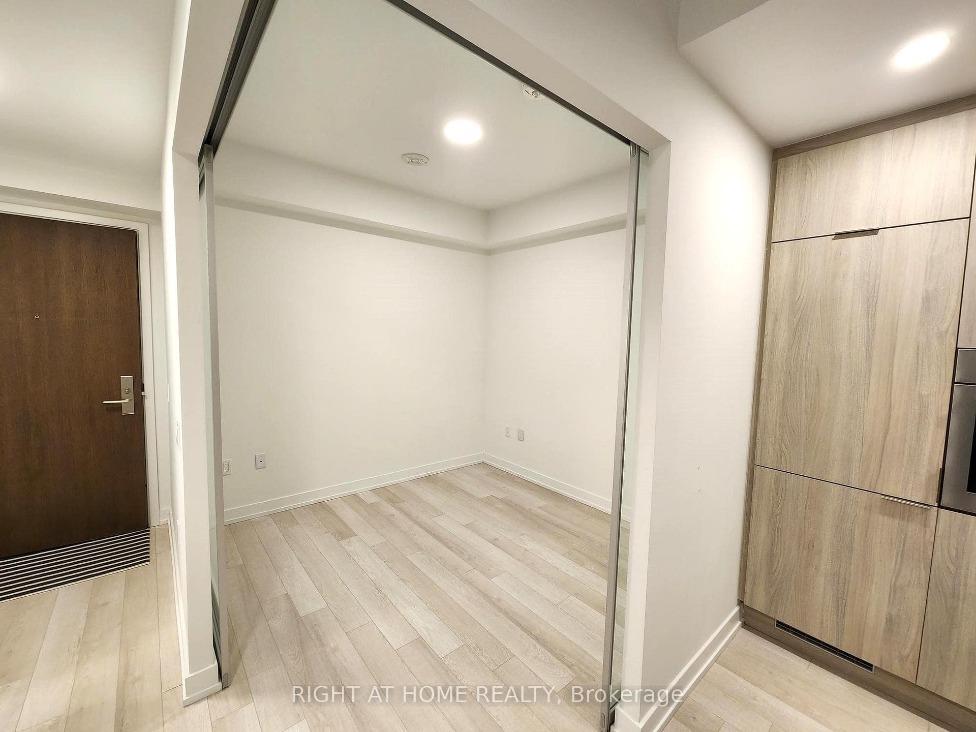 39 Roehampton Avenue Unit 2002 photo 6