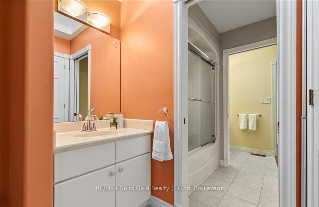 2 Hickory Hollow photo 27