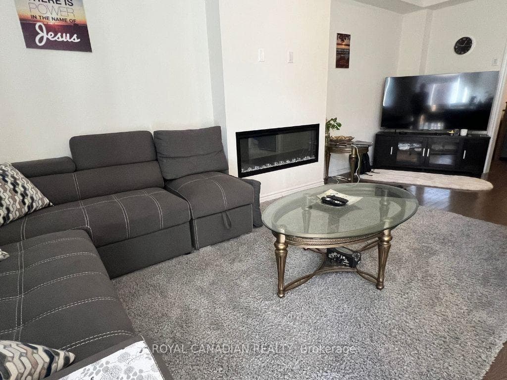 19 Donald Ficht Crescent photo 17