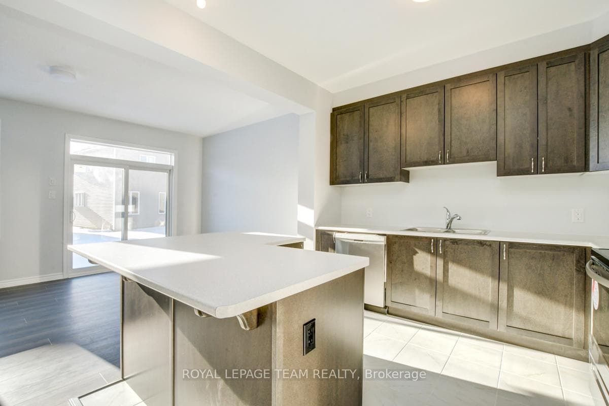 21 BERMONDSEY Way photo 12