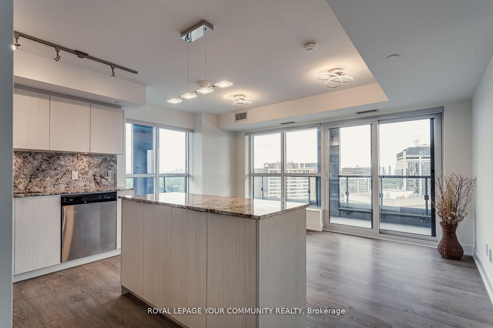 5 Mabelle Avenue Unit 2128 photo 3