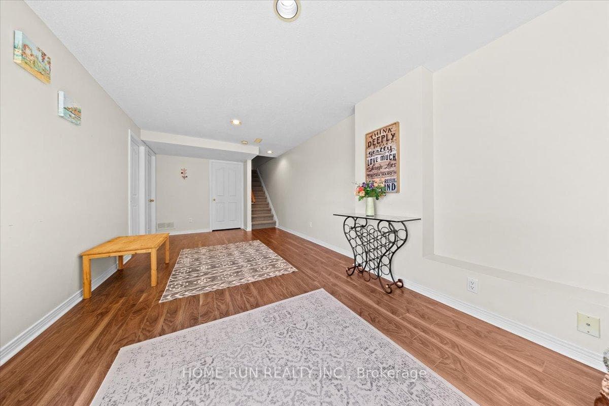 113 Gray Crescent photo 29