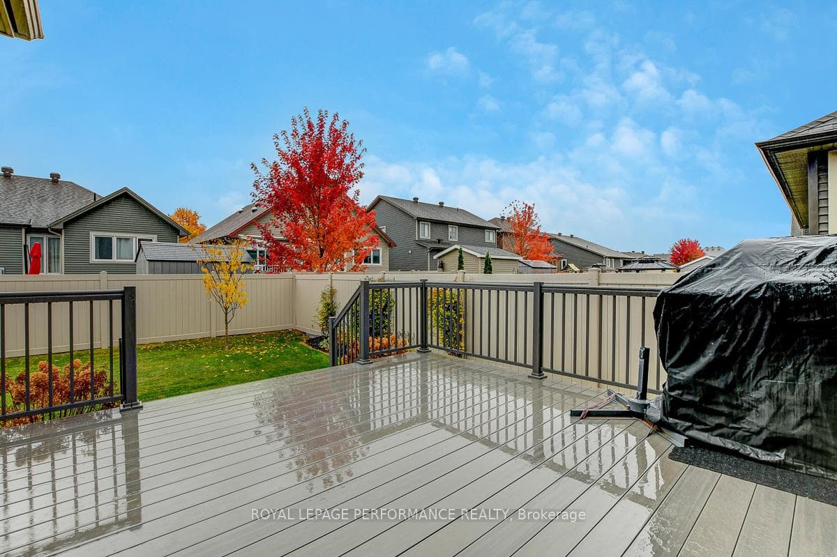 104 York Crossing photo 31