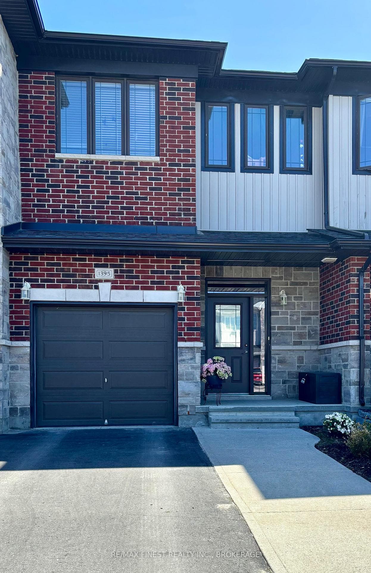 1395 TREMONT Drive photo 1
