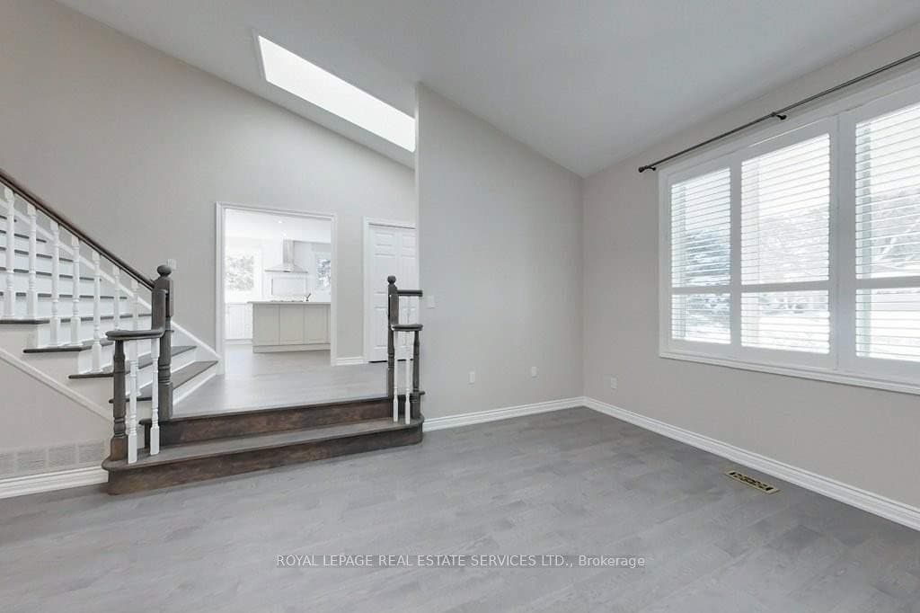 141 Castle Crescent photo 4