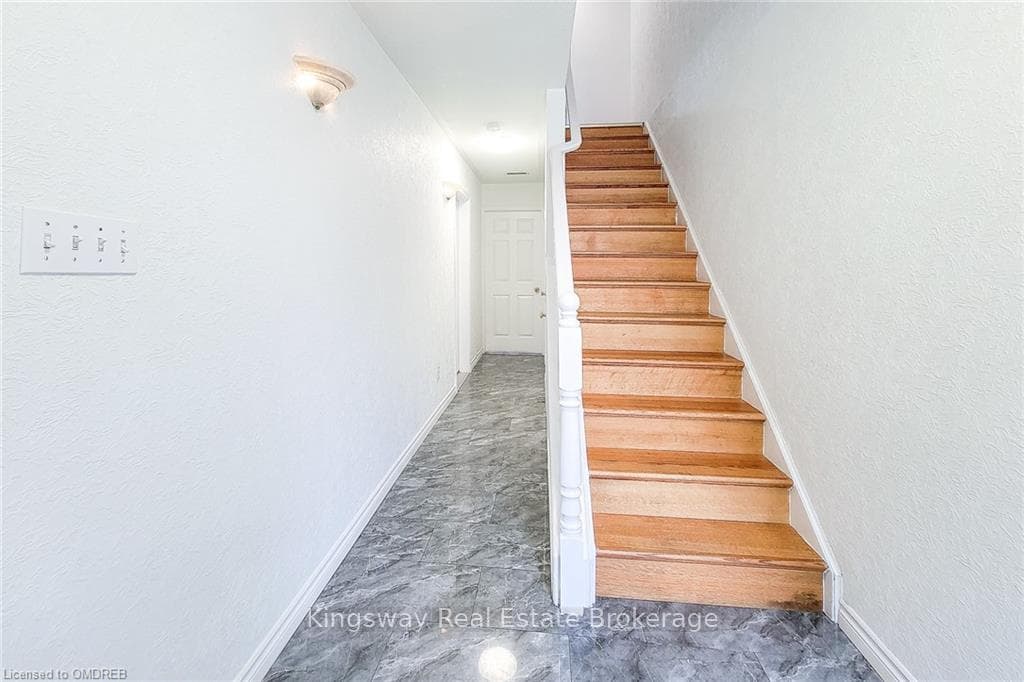 384 LIMERIDGE Road Unit 10 photo 13