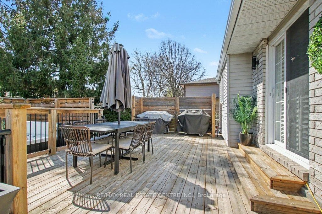 71 Esther Avenue photo 33
