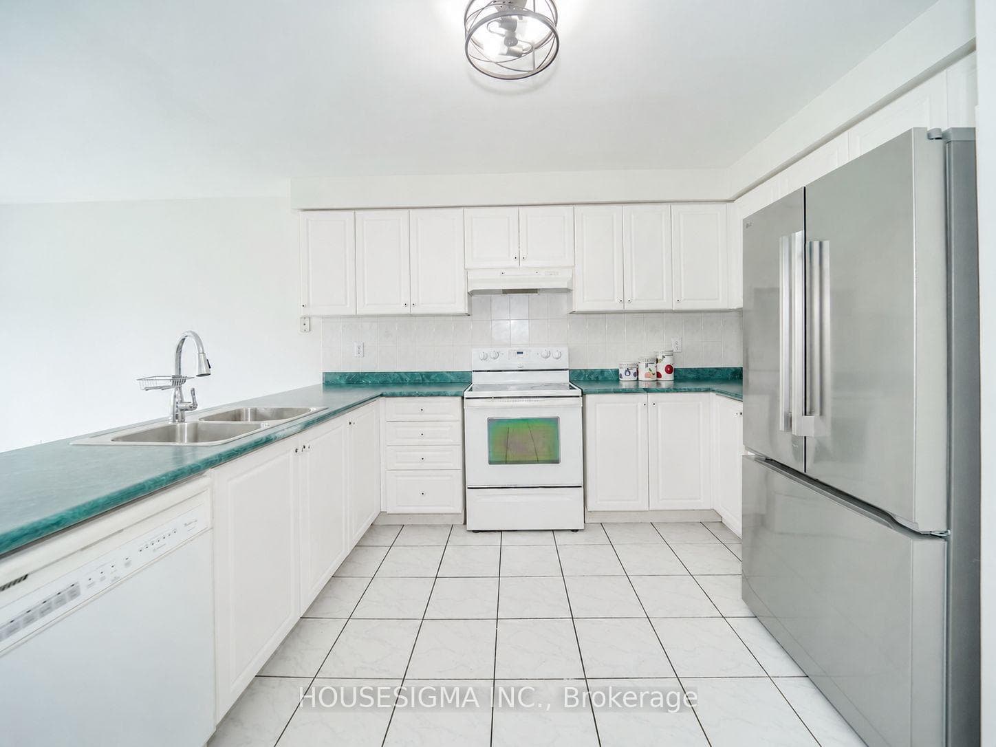 266 Royalpark Way photo 15