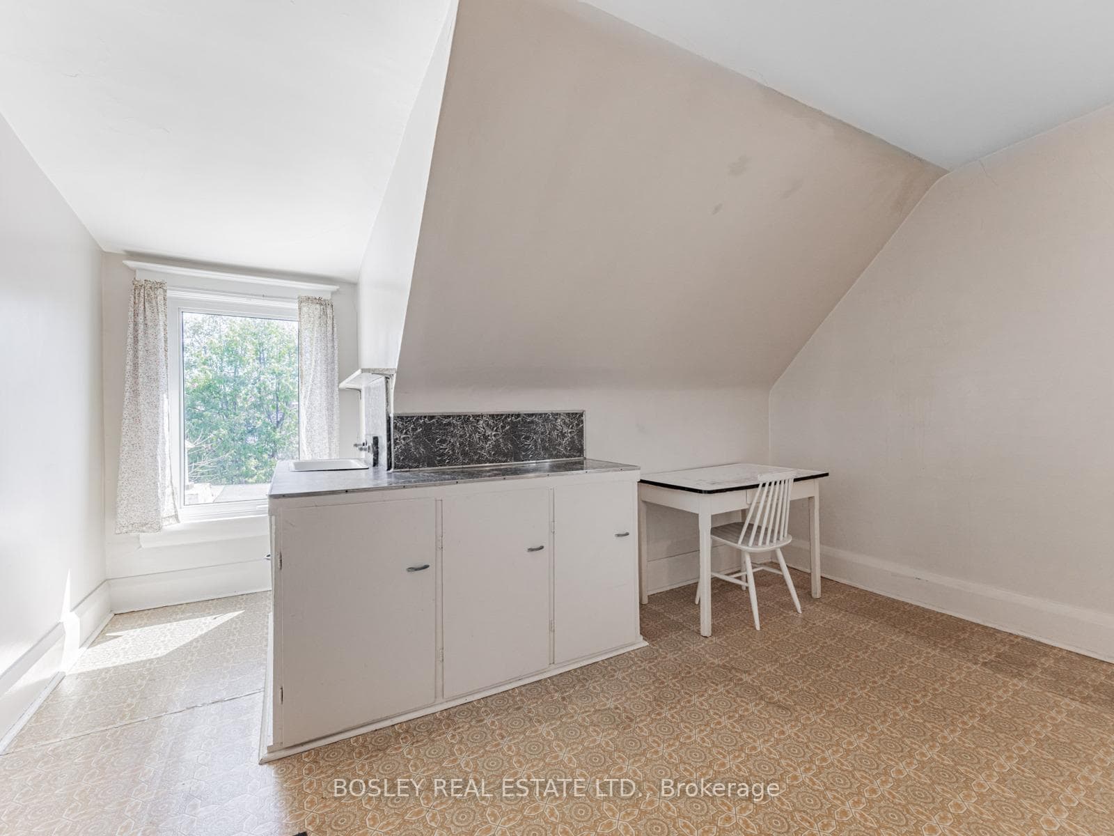 69A Garden Avenue photo 25