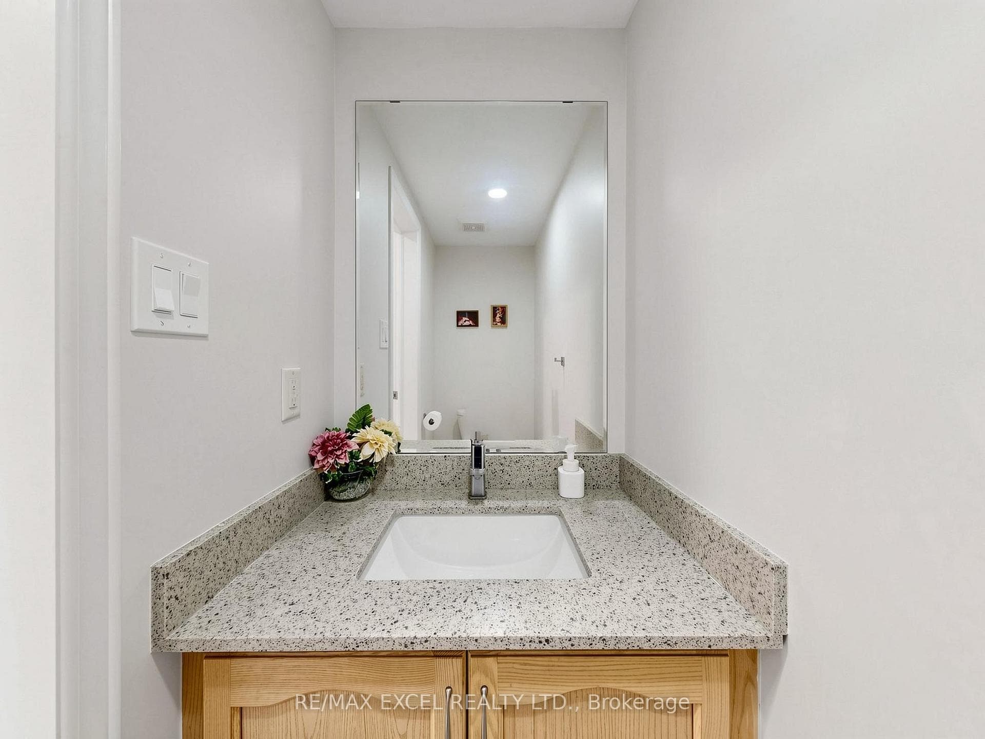 6 Barr Crescent photo 12