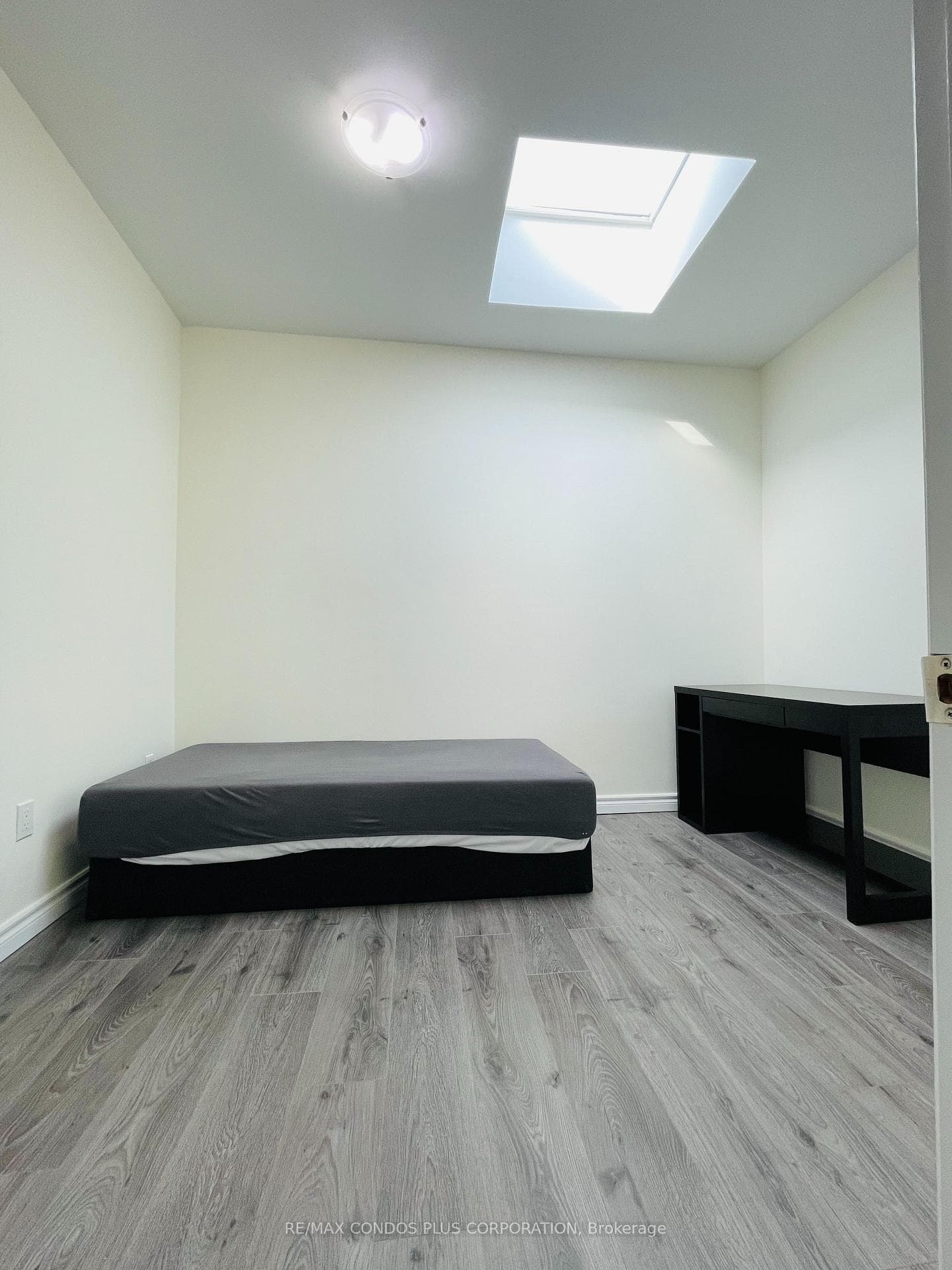 721 Danforth Avenue Unit 3B photo 9