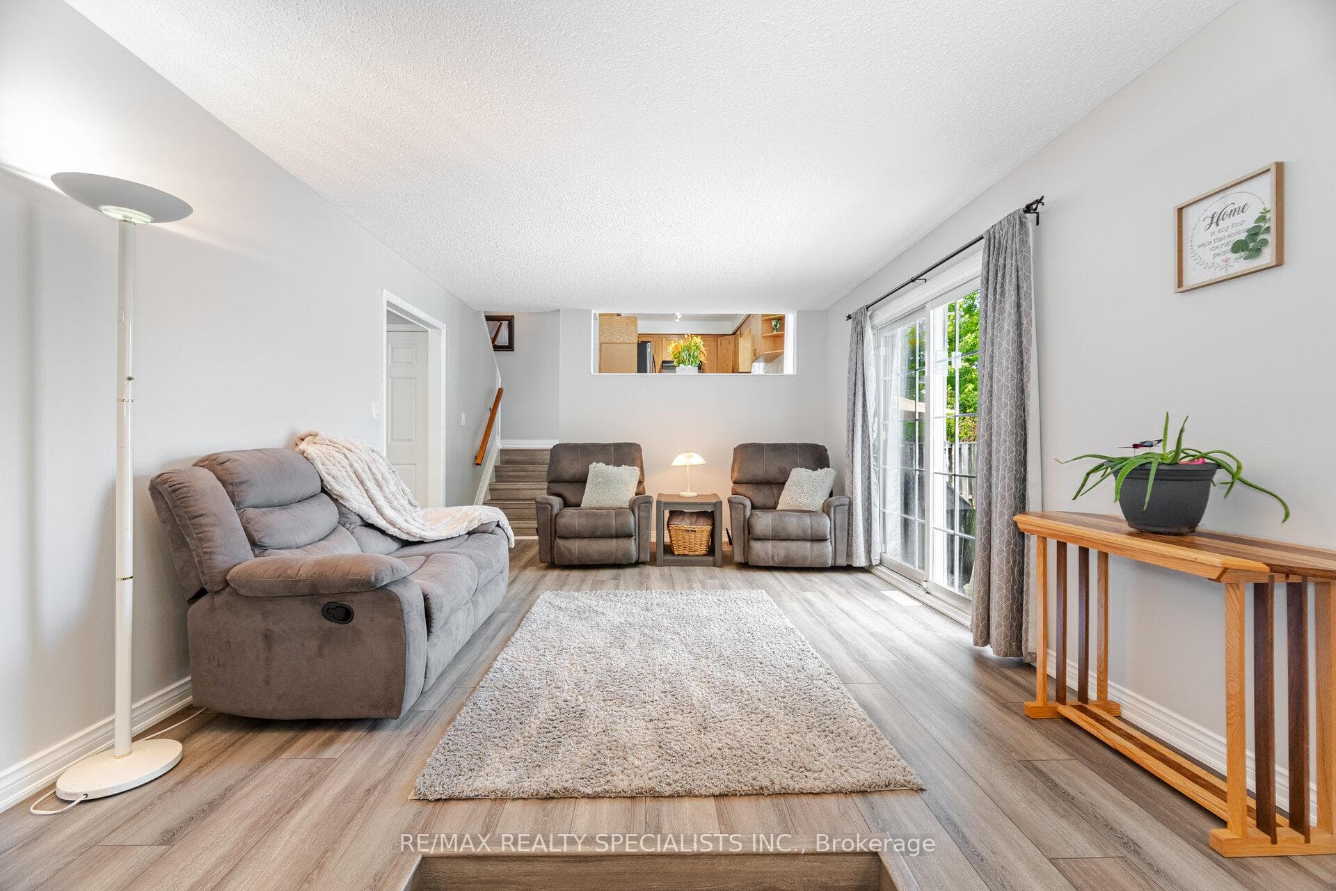 325 Kingsview Drive photo 10