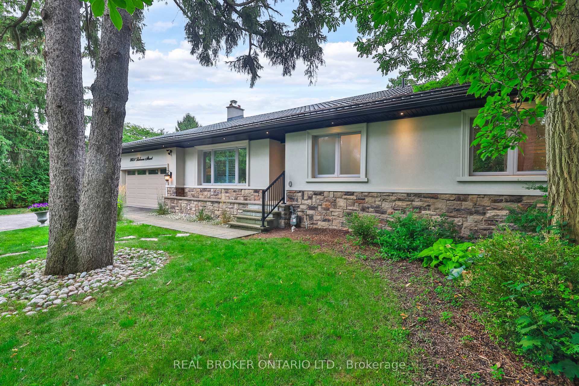 2054 Rebecca Street photo 45