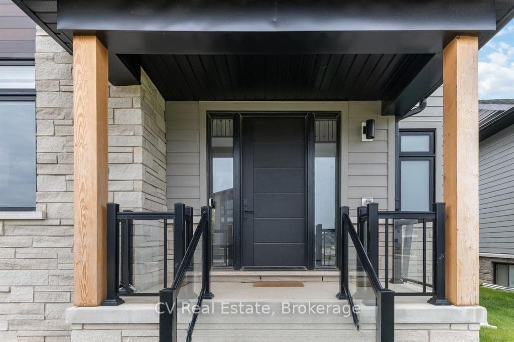125 Stoneleigh Drive photo 4