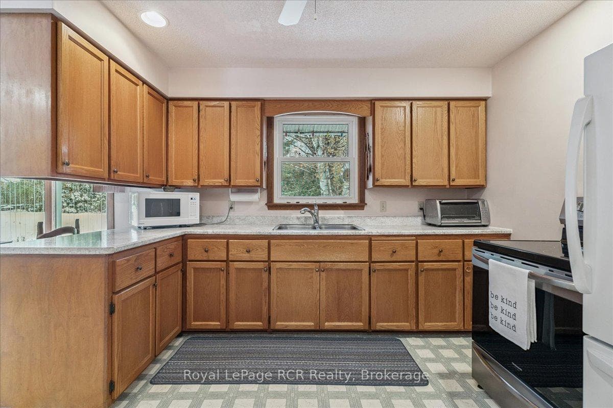 202 Gore Crescent photo 15