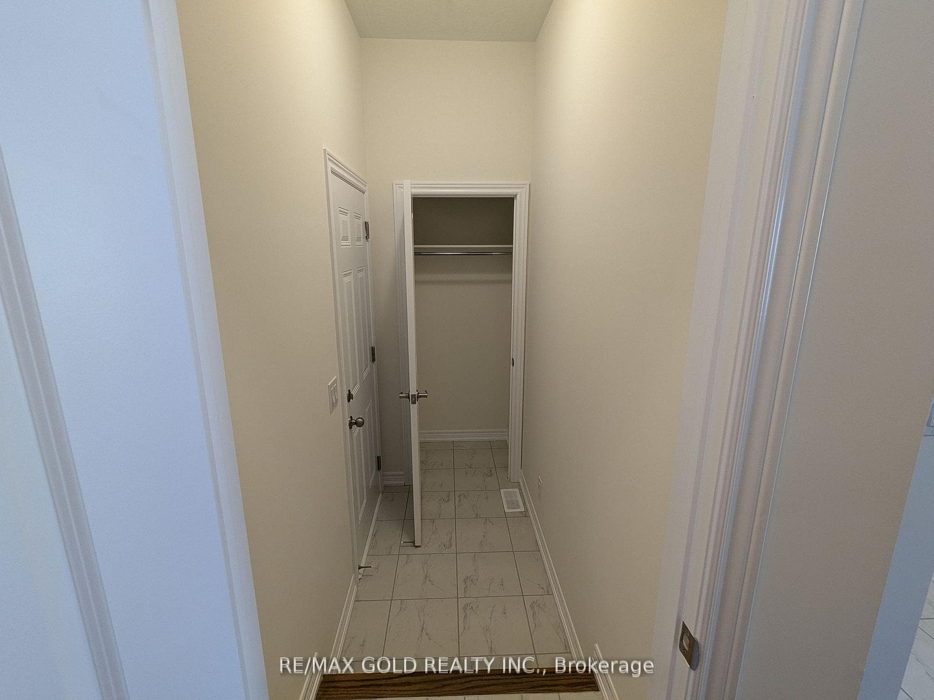 203 BROADACRE Drive photo 12
