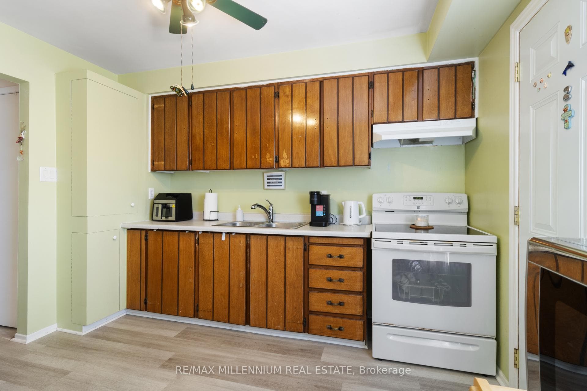 14 Laurier Court photo 16