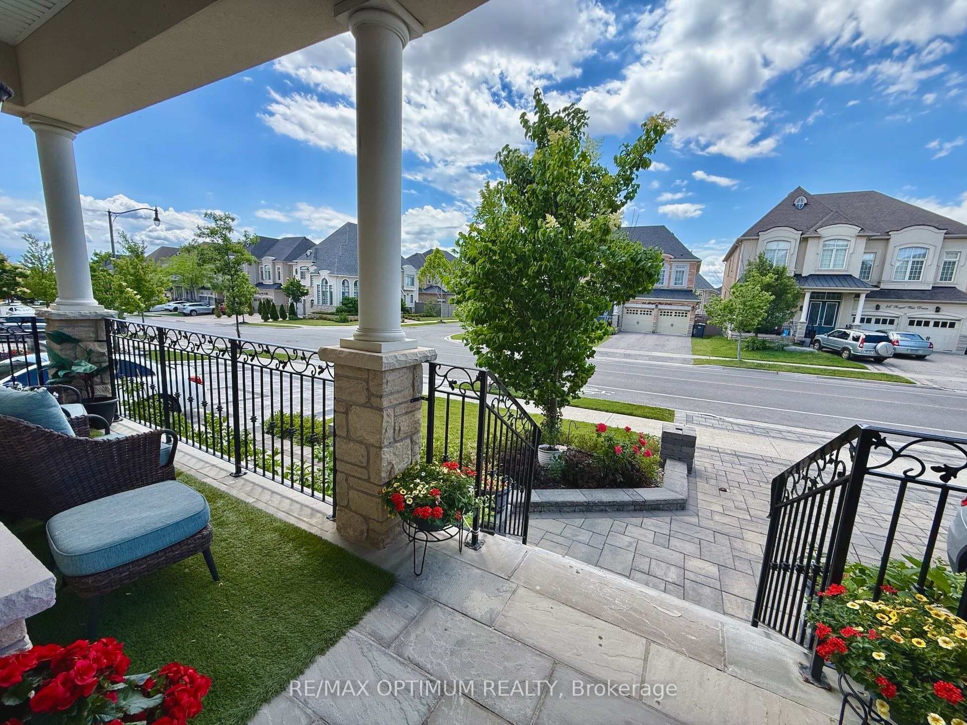 47 Royal West Drive photo 6