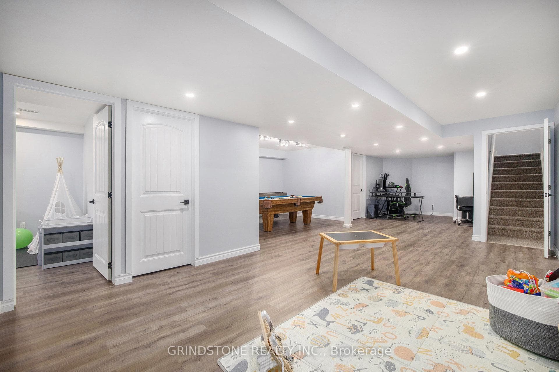 213 Foxden Street photo 17