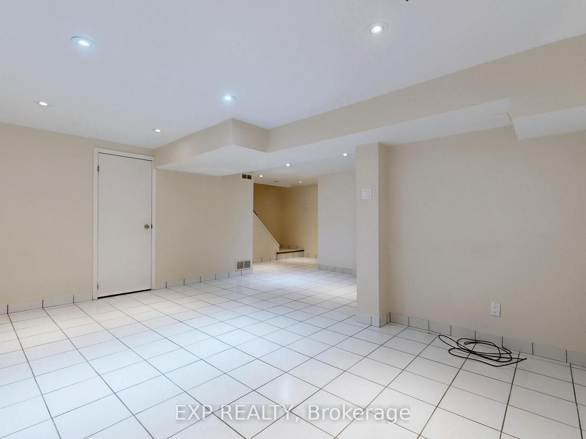 239 Avenue Road photo 27