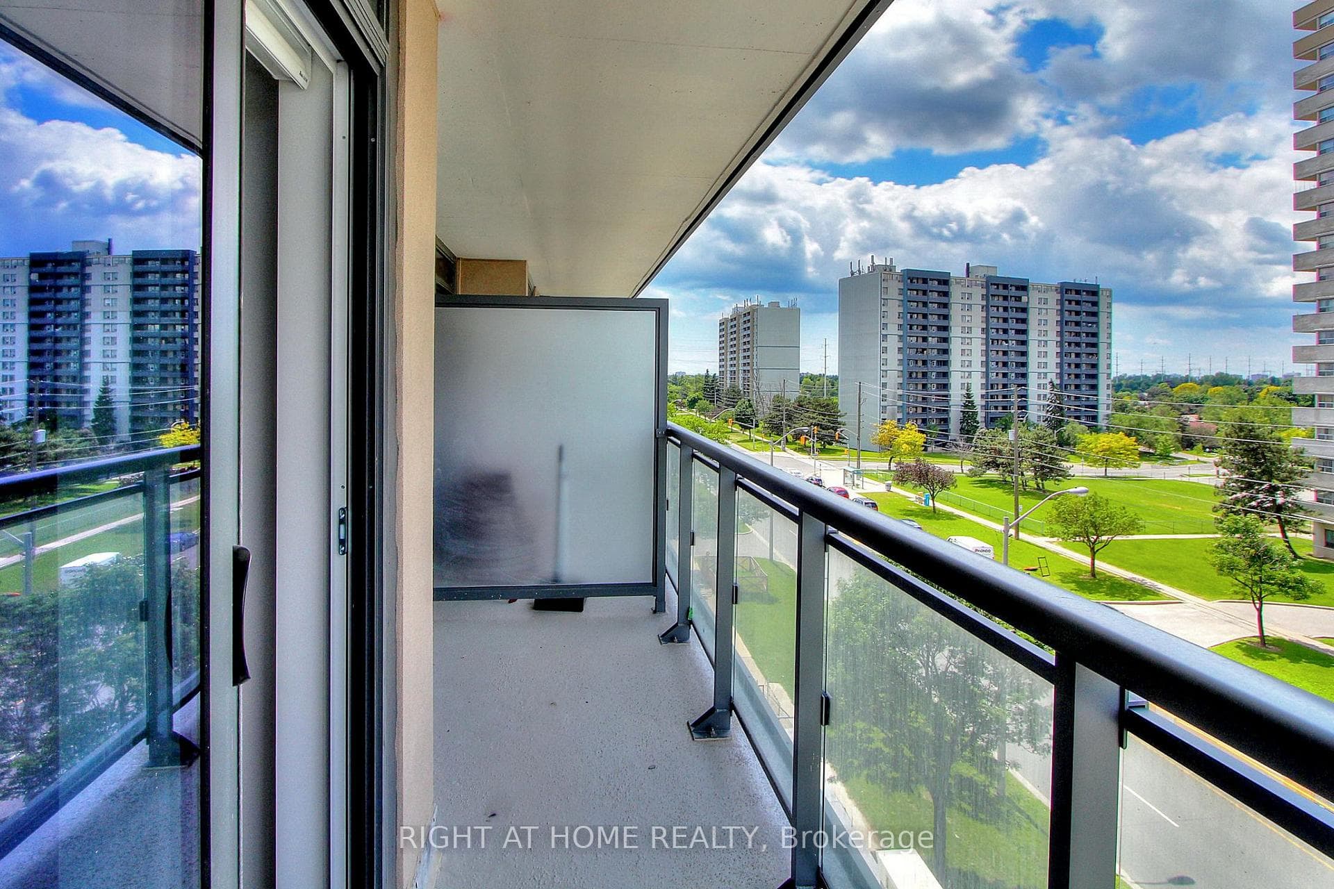 30 Meadowglen Place Unit 802 photo 29