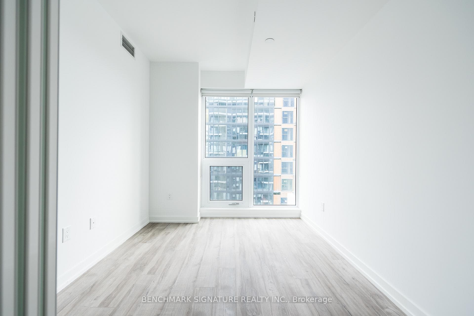 77 Shuter Street Unit 2810 photo 6