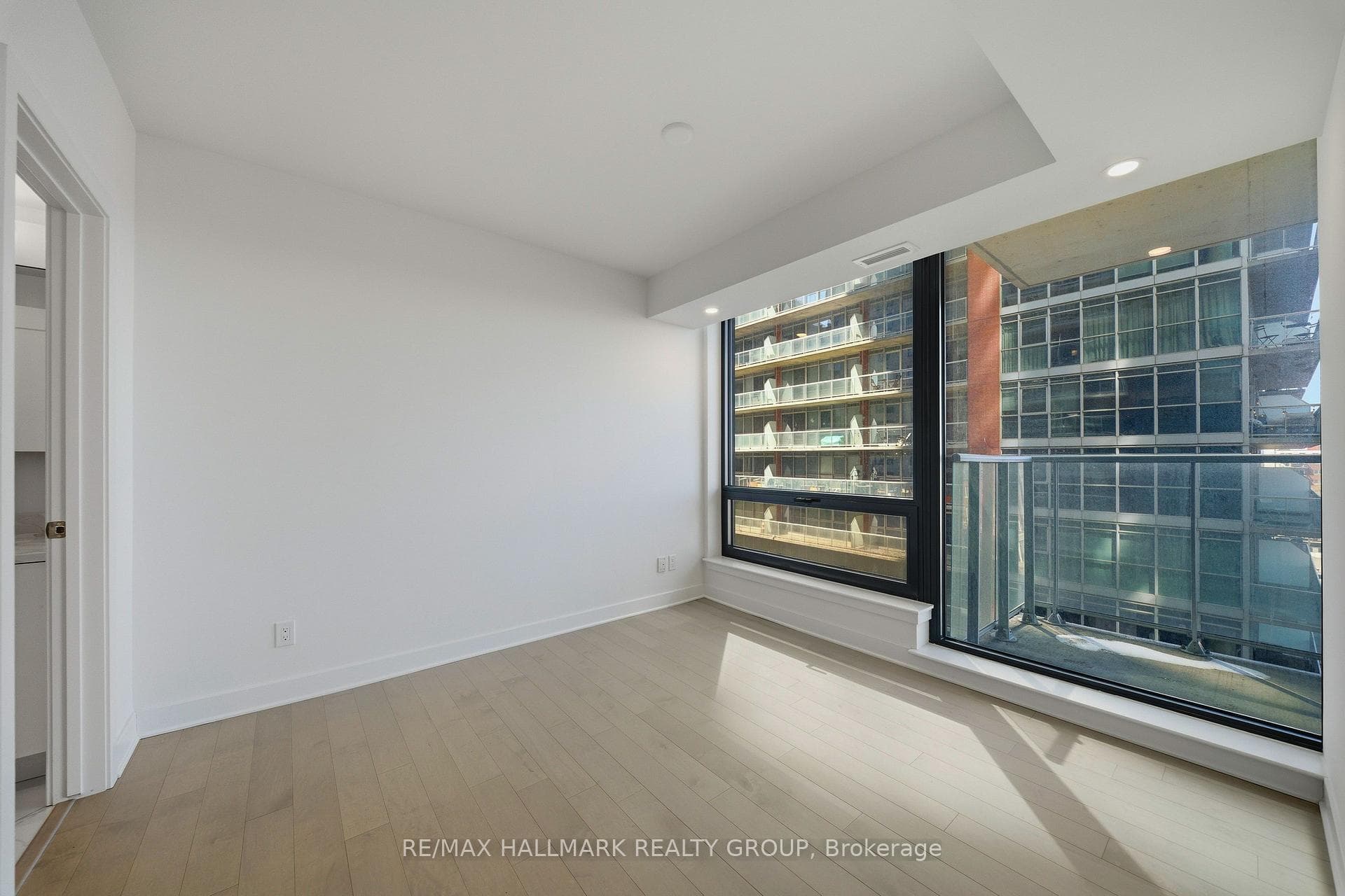 180 George Street Unit 1407 photo 16
