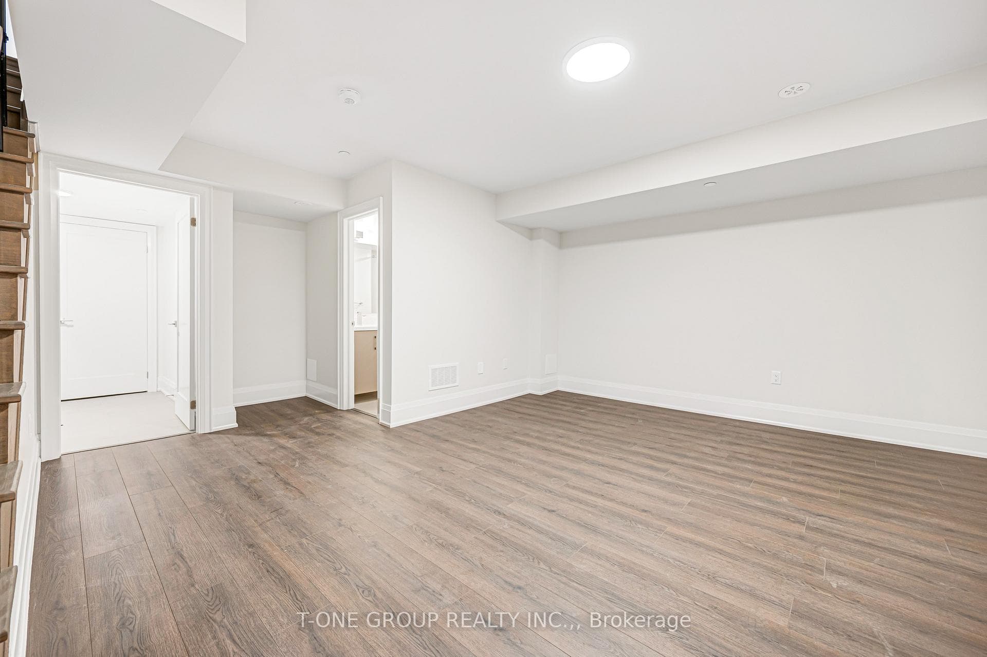 106 Grimsby Lane photo 47