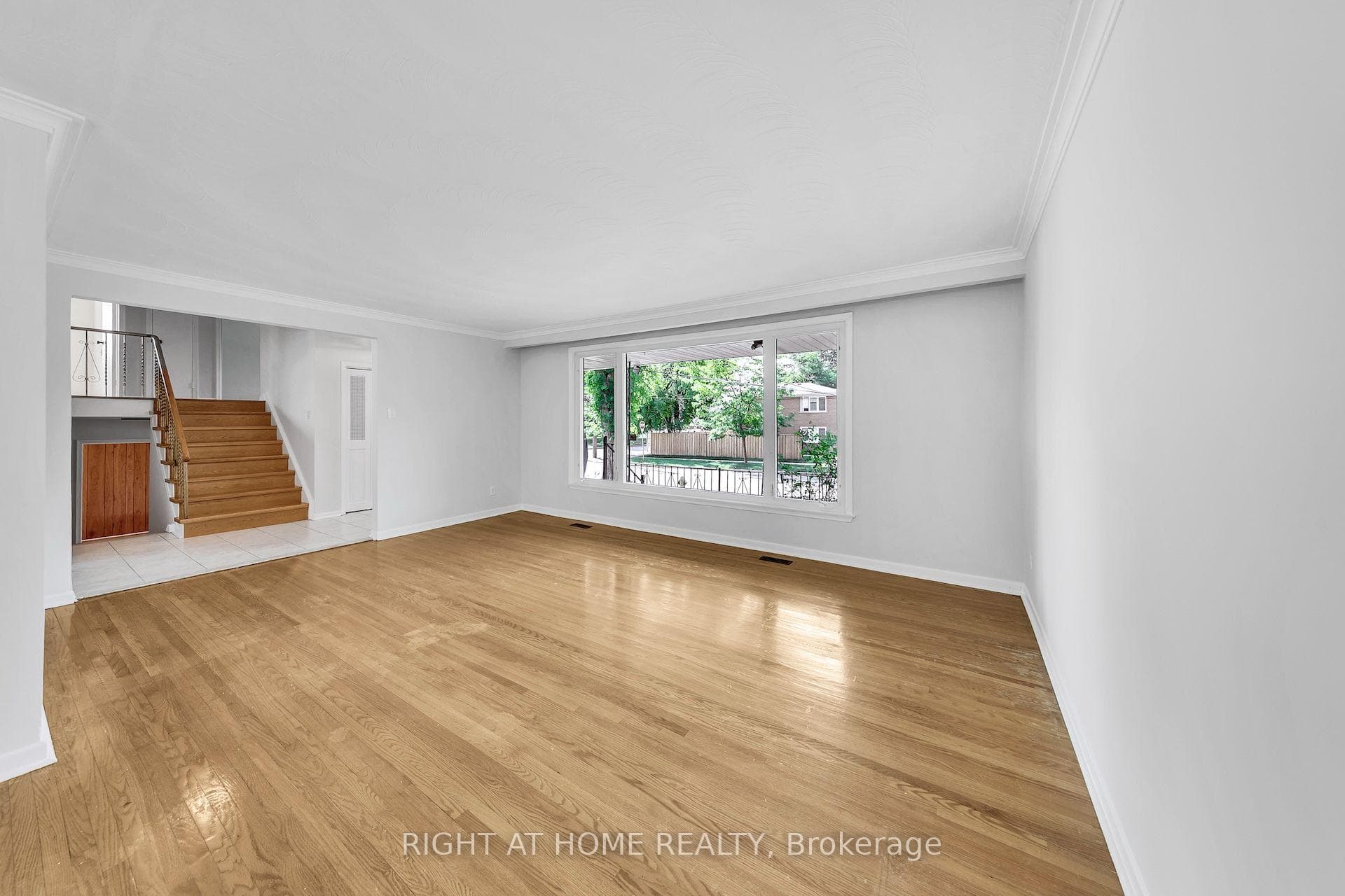 88 Peckham Avenue photo 4