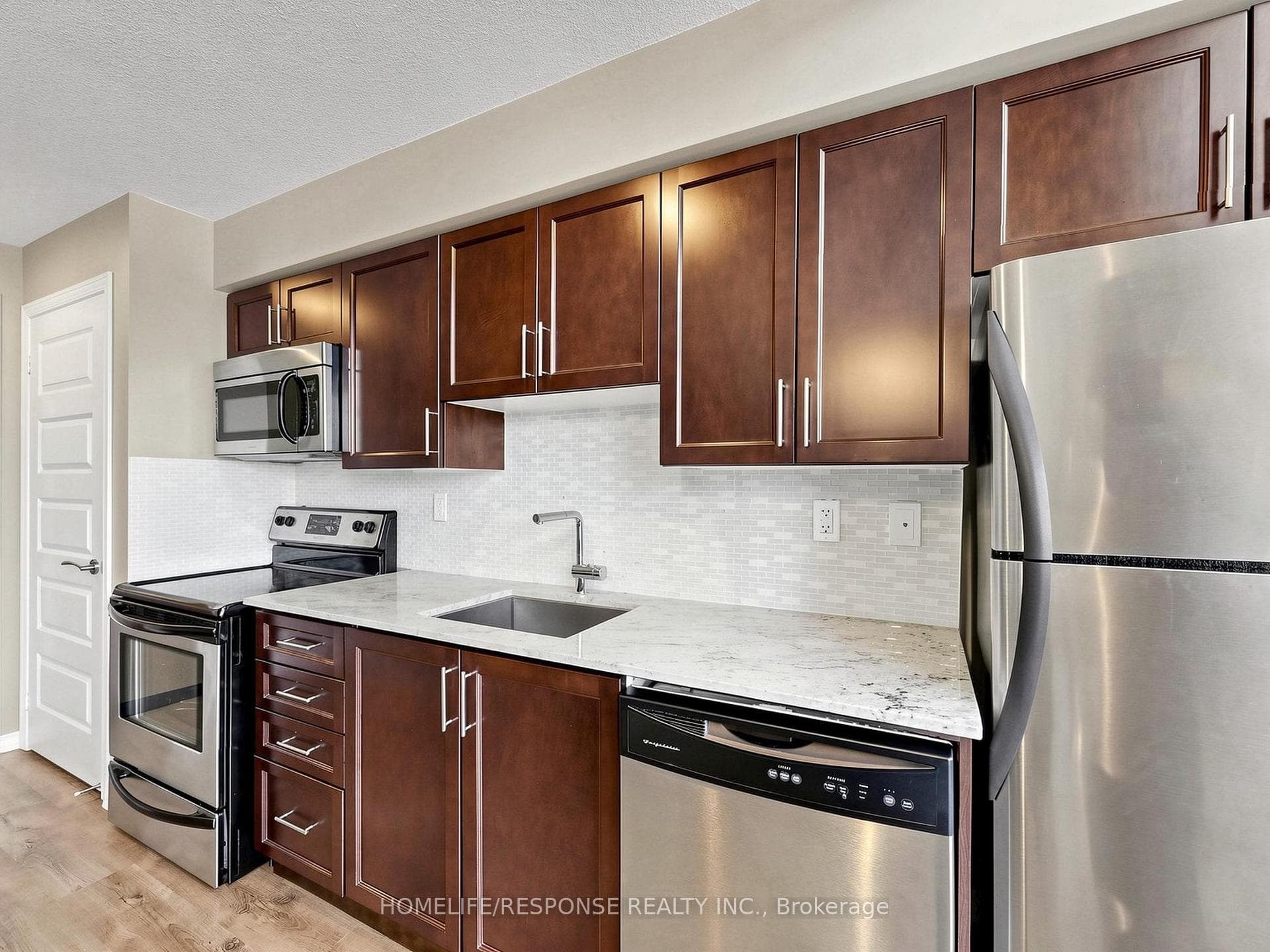 215 QUEEN Street Unit 225 photo 15