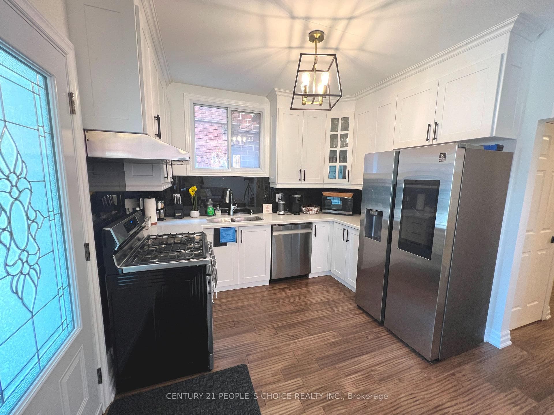 4927 Victoria Avenue photo 5