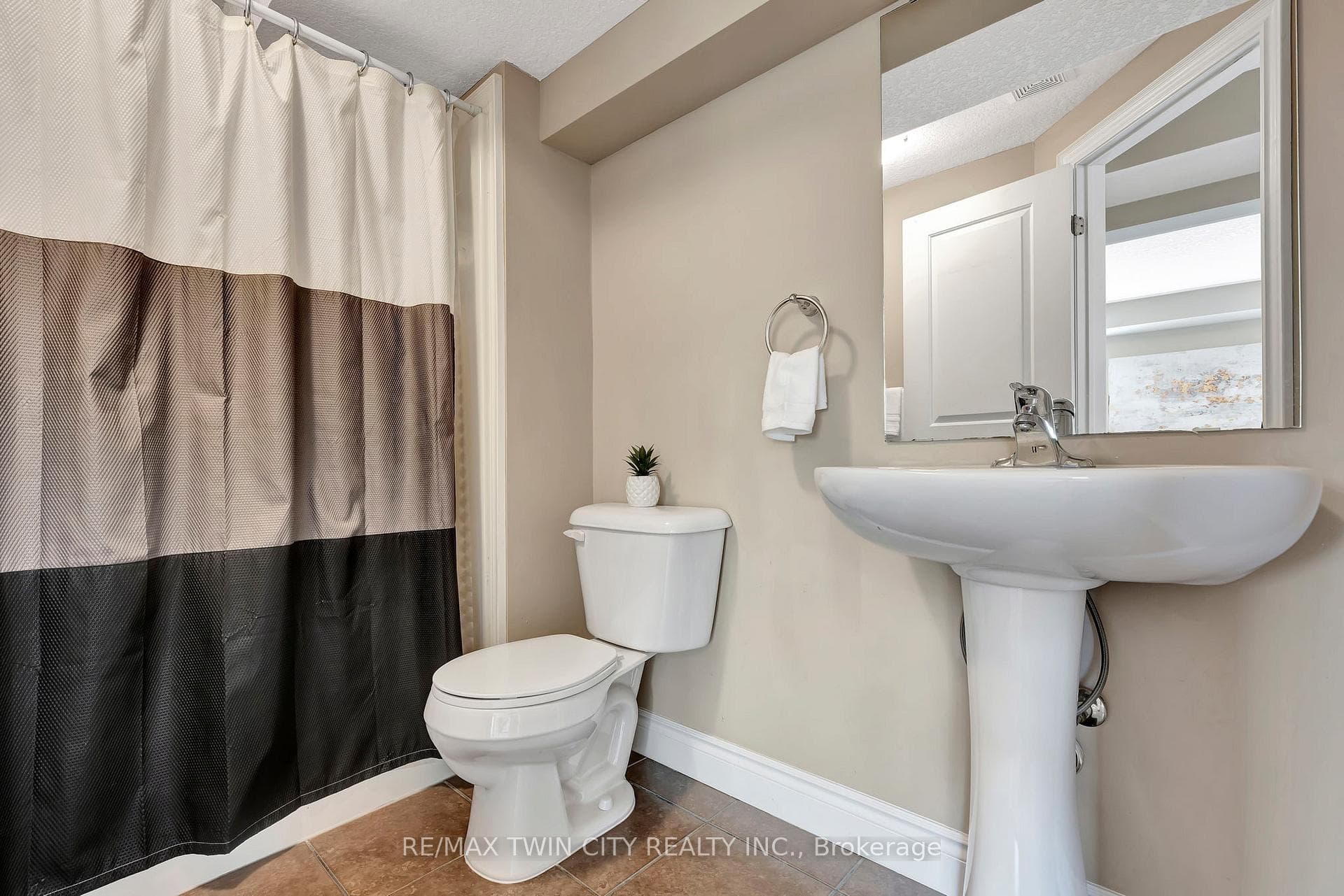 111 Robert Simone Way photo 28