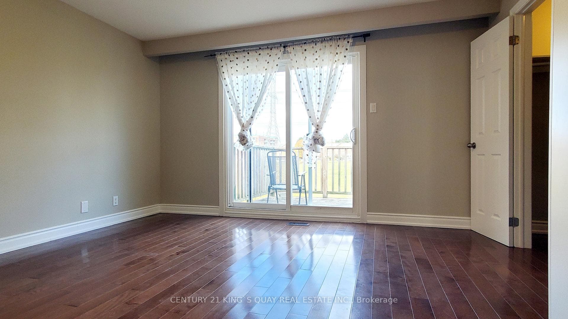 136 Valdor Drive photo 9