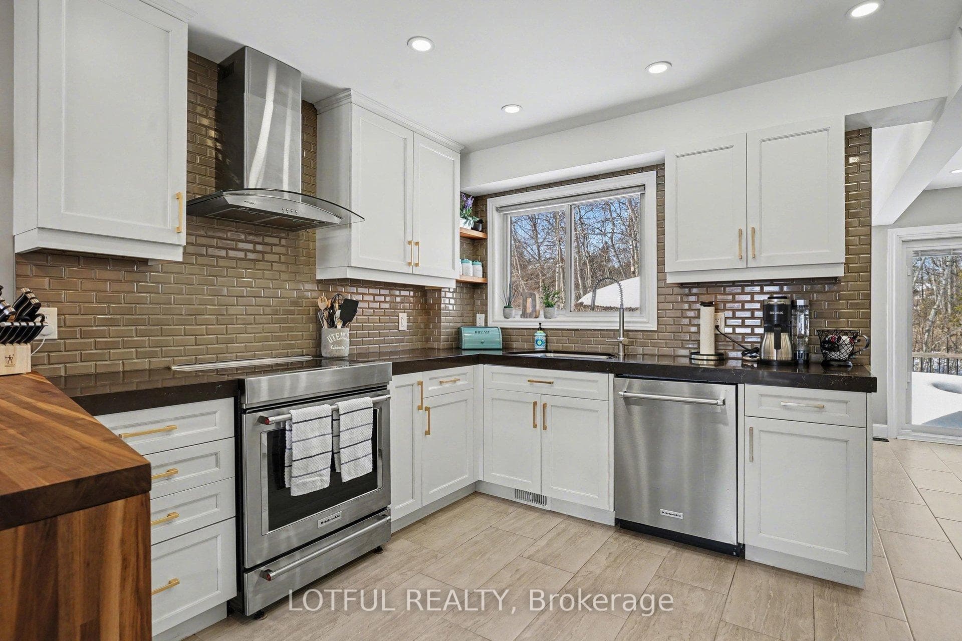 2212 Chalmers Crescent photo 12