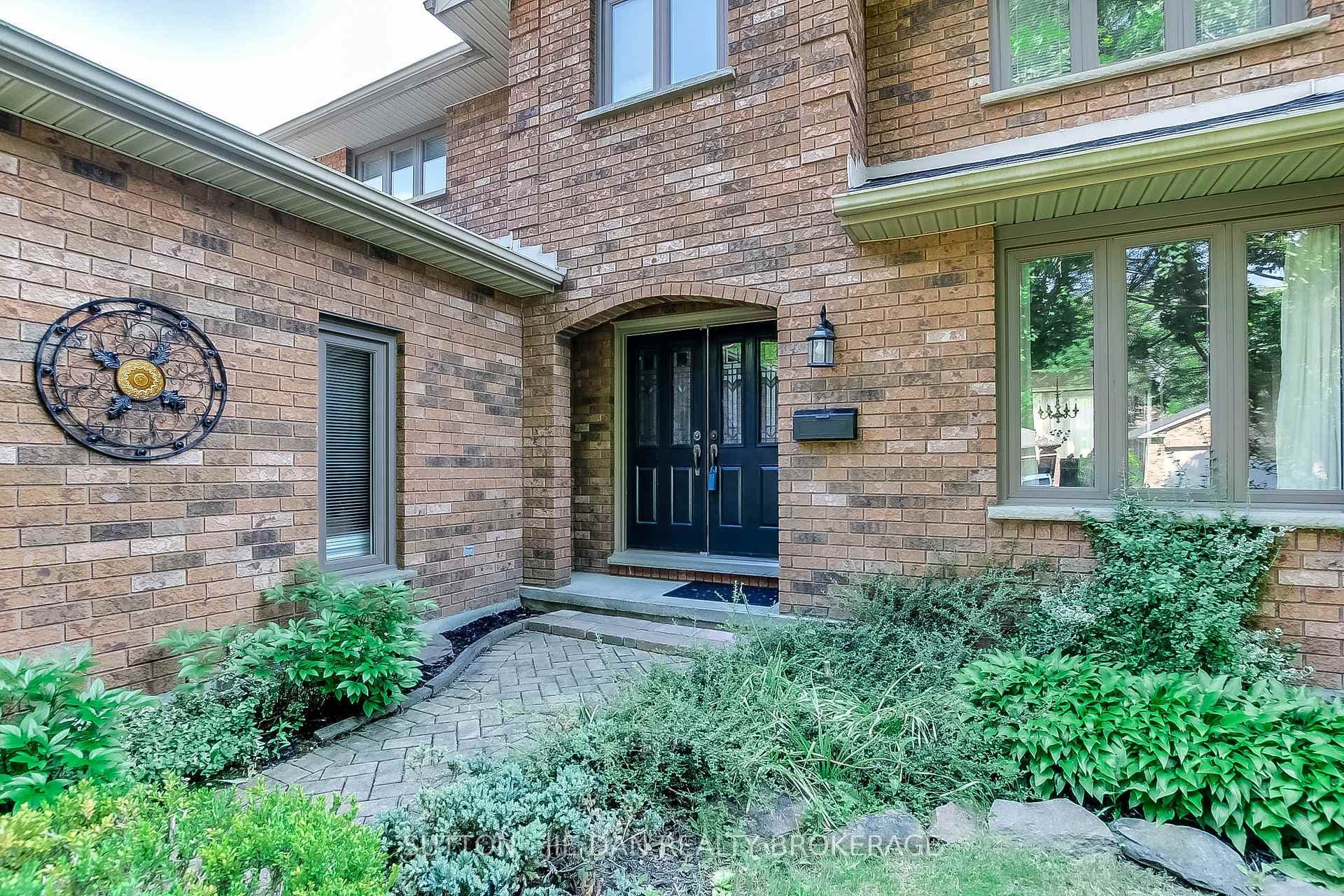 35 Nanette Crescent photo 2