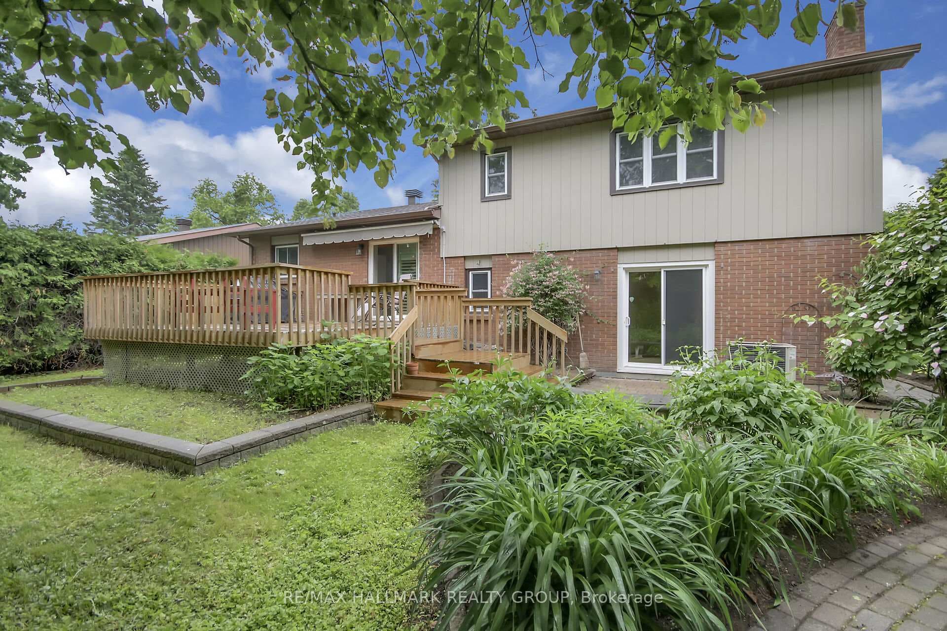 30 Brodeur Crescent photo 32