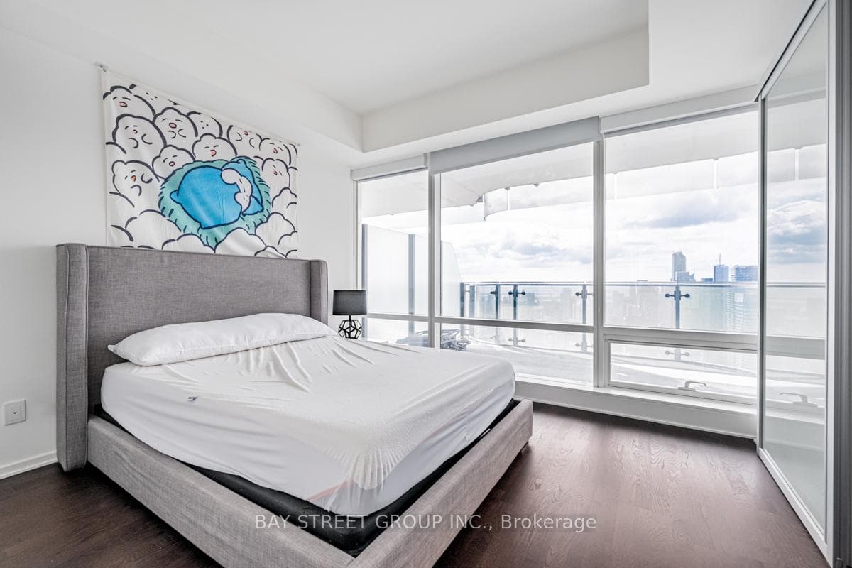 1 Bloor Street Unit 5105 photo 17