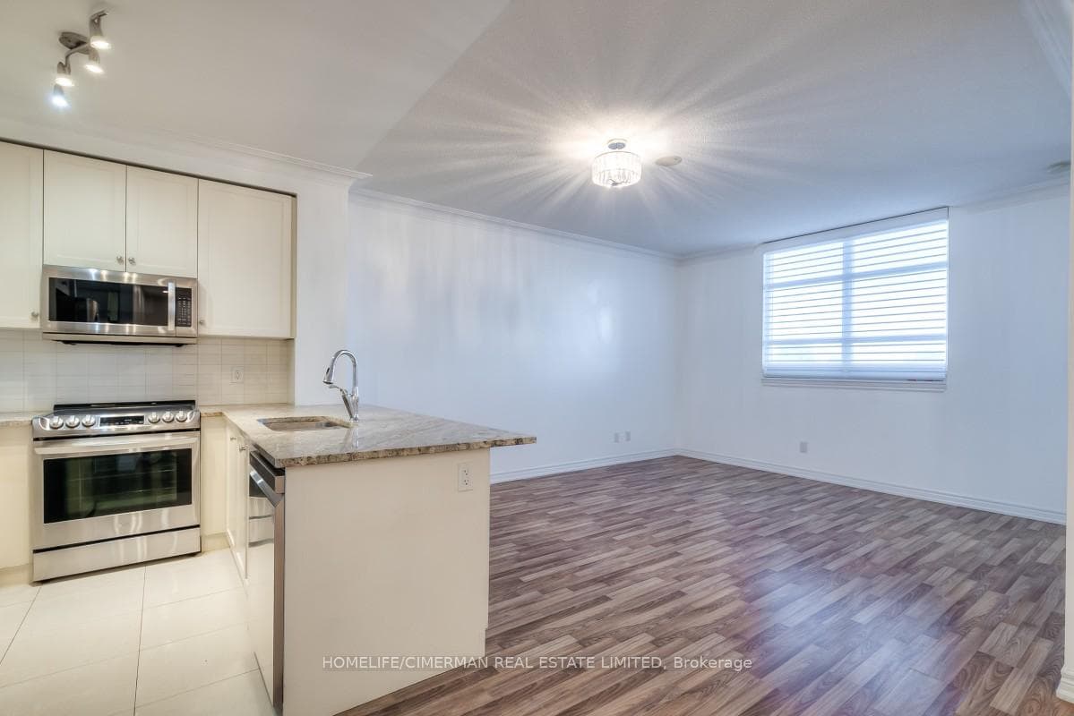 9245 Jane Street Unit 415 photo 5