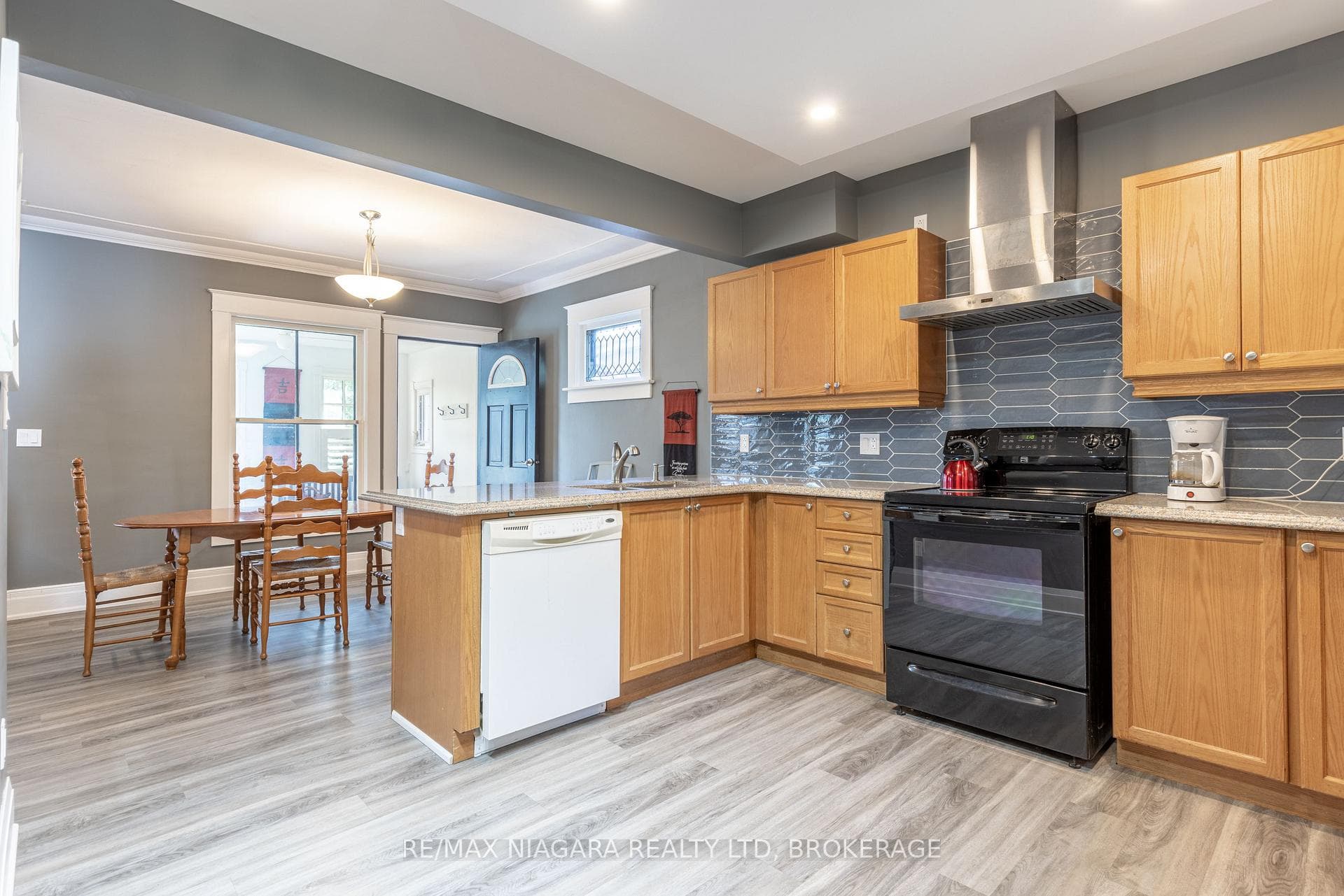 4993 Maple Street photo 12
