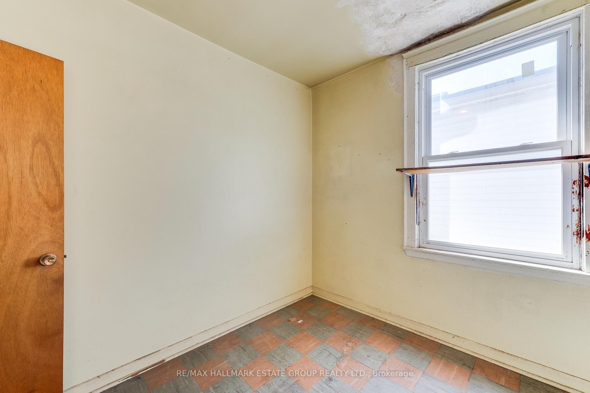 160 Coxwell Avenue photo 36
