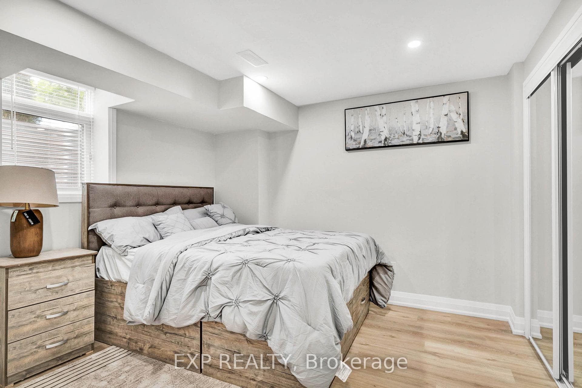 448 Dougall Avenue Unit Unit B photo 9