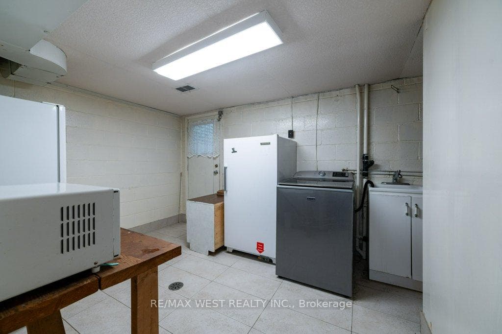 8 Farningham Crescent photo 28