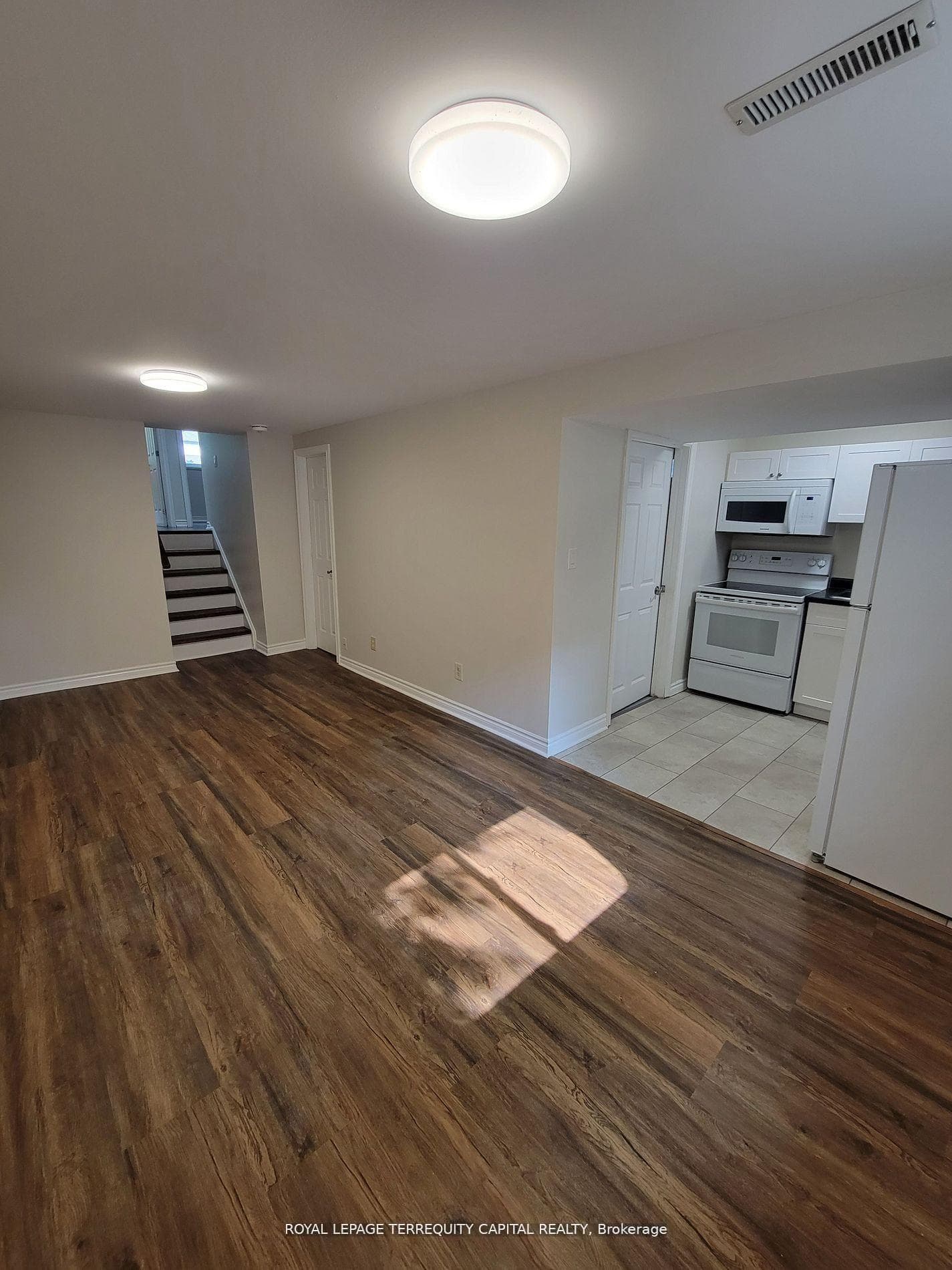 20 Mowat Crescent Unit Lower photo 13